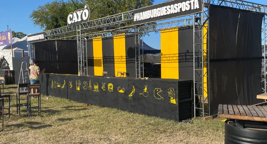 Montaje exterior de Cayó preparado para un evento